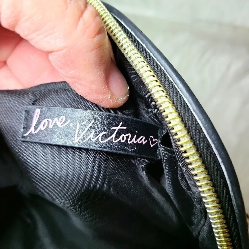 Victoria's secret makeup bag EUC! white&gold like new!